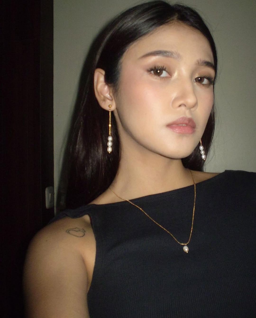 Drop Pearl Earrings
